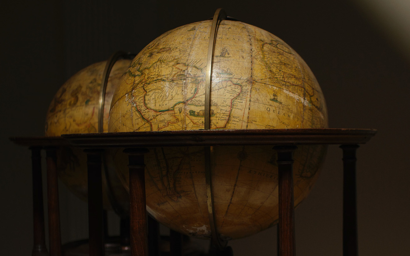 Auction of Historical Globes At Charites.