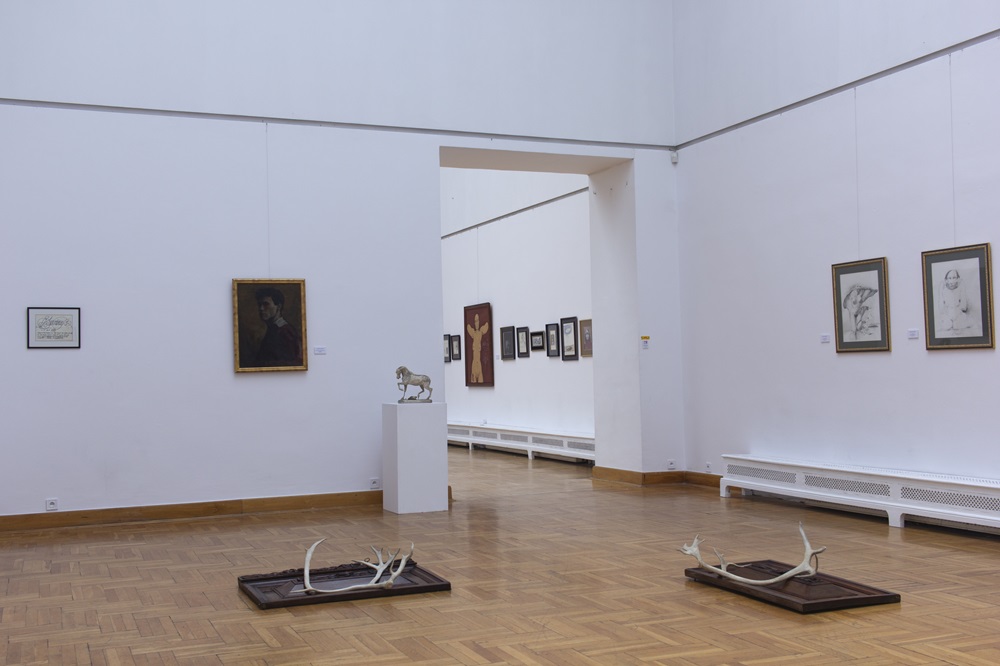 Disorderly Palace. Franciszek Starowieyski again in Cracow -documentation of the exhibition