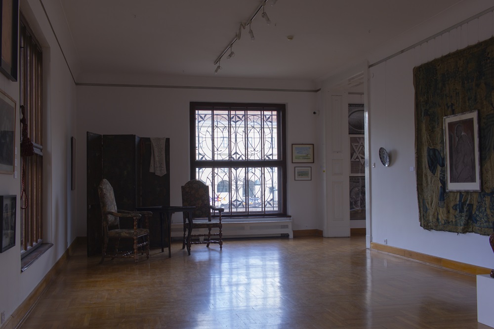 Disorderly Palace. Franciszek Starowieyski again in Cracow -documentation of the exhibition