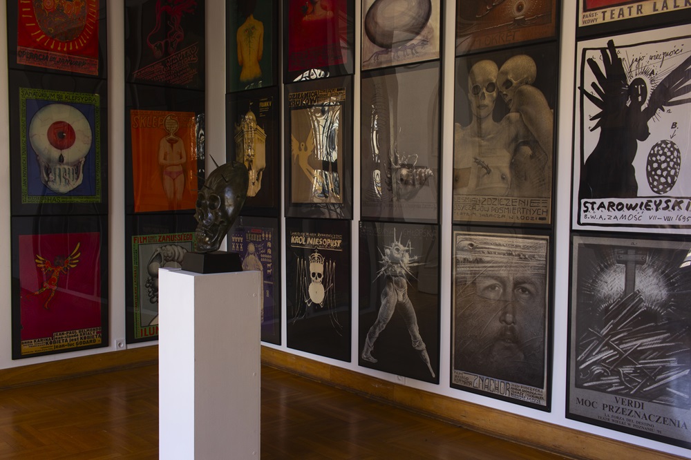 Disorderly Palace. Franciszek Starowieyski again in Cracow -documentation of the exhibition