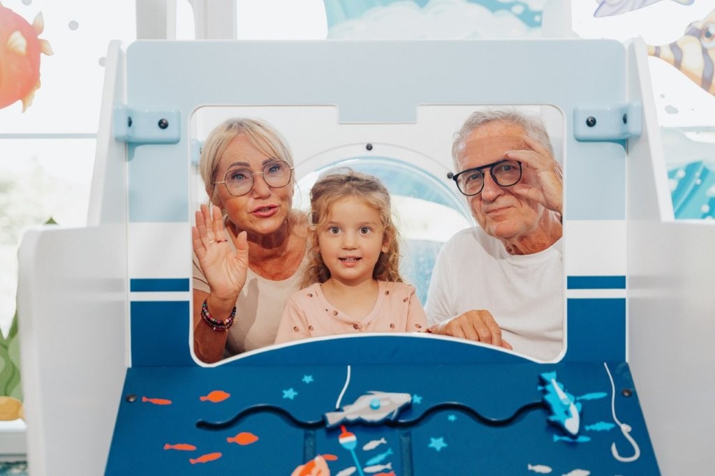 Holidays with Grandma and Grandpa Linea Mare