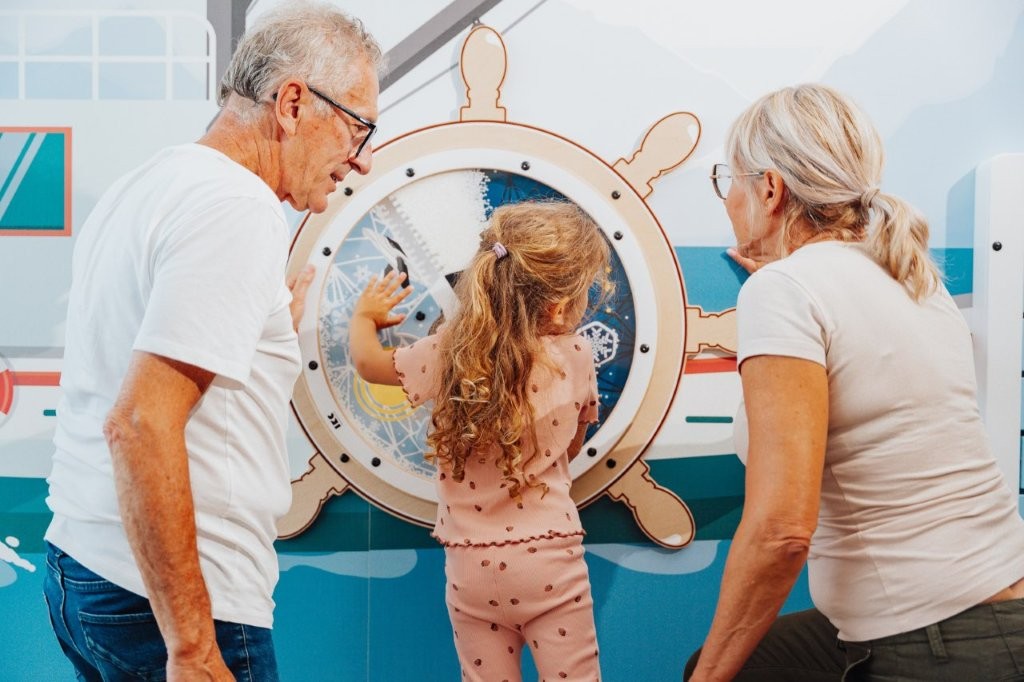 Holidays with Grandparents Linea Mare