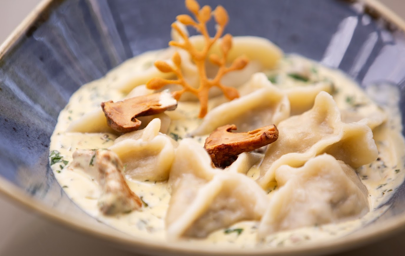 Plant-based cuisine is considered one of the most creative, which was confirmed by the "Golden Artichoke 2025" competition, during which the best vegan chefs in Poland were selected. According to Malgorzata Figarska, juror of the competition and Head of Catering at the Manor House SPA Hotel, "The competition dishes delighted with their variety and ingenuity. It was a true celebration of plant-based cuisine."
