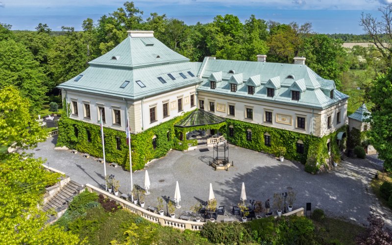 The Manorhouse Palace of the Drowsers