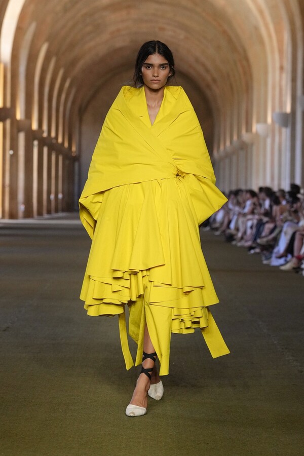 Minimalism In Reverse Jacquemus2