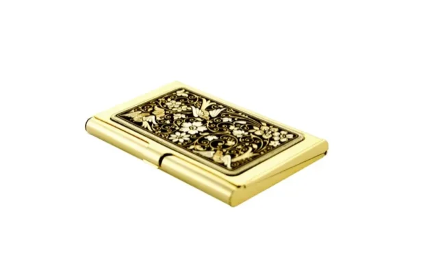 What to Look for When Choosing a Business Card Holder
