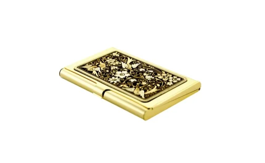 What to Look for When Choosing a Business Card Holder