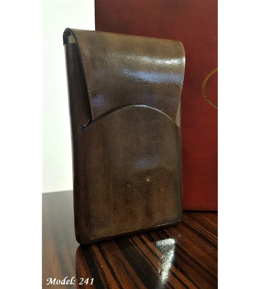 What to Consider When Choosing a Business Card Holder9