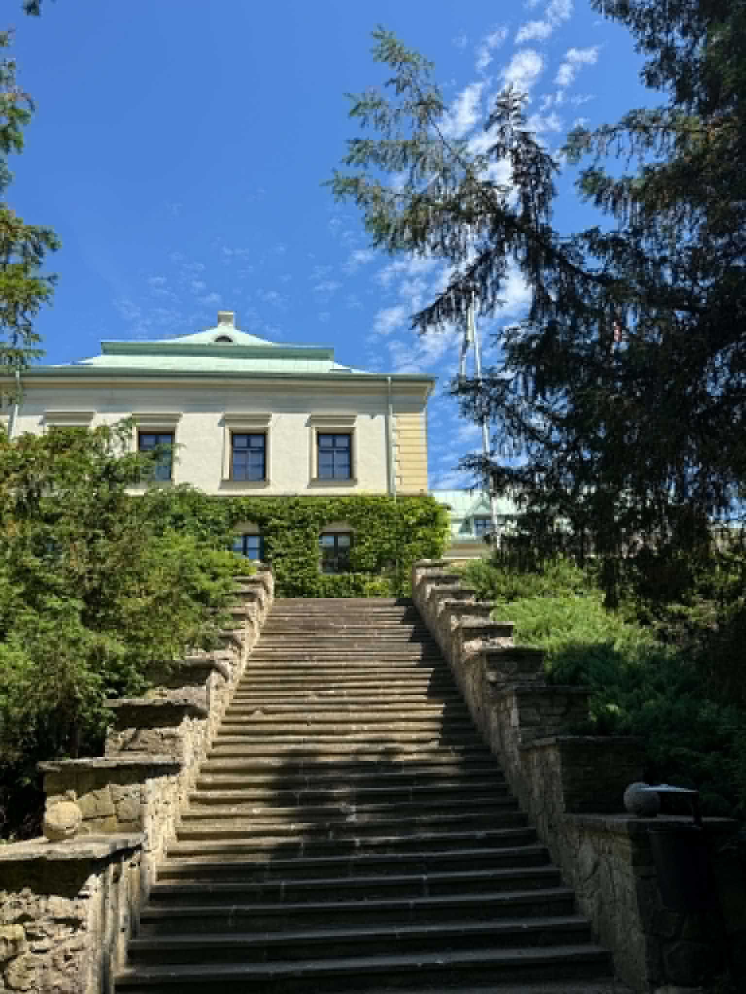 Odrważ&oacute;w Palace in Chlewiska